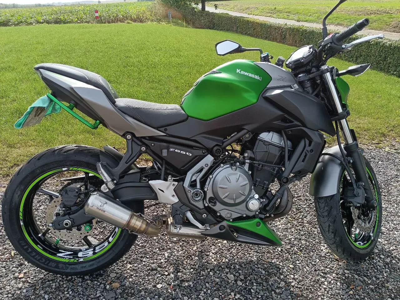 Kawasaki Z650, vue trois-quarts avant